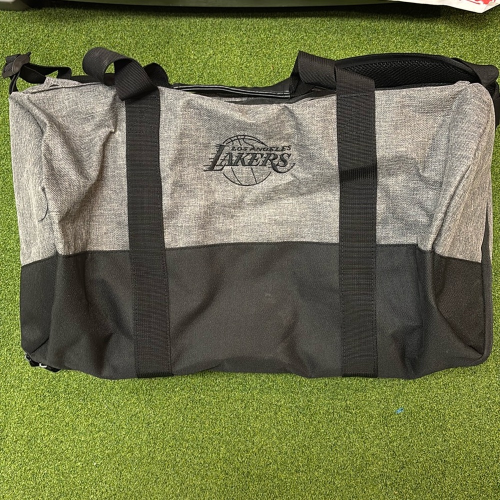 Los Angeles LAKERS rare Gray and Black Travel Backpack / Duffel Bag
Brand New!